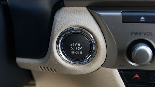 2013 Lexus ES 350 JUST SERVICED, VERY CLEAN INSIDE AND OUT  - 22886708 - 16