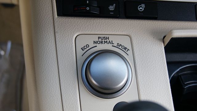 2013 Lexus ES 350 JUST SERVICED, VERY CLEAN INSIDE AND OUT  - 22886708 - 19