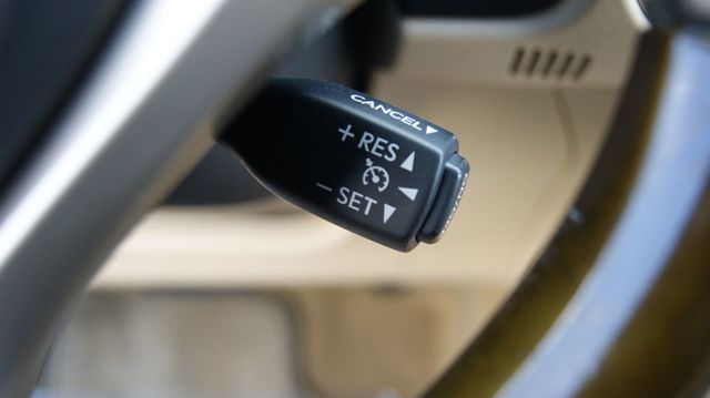 2013 Lexus ES 350 JUST SERVICED, VERY CLEAN INSIDE AND OUT  - 22886708 - 23