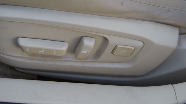 2013 Lexus ES 350 JUST SERVICED, VERY CLEAN INSIDE AND OUT  - 22886708 - 26