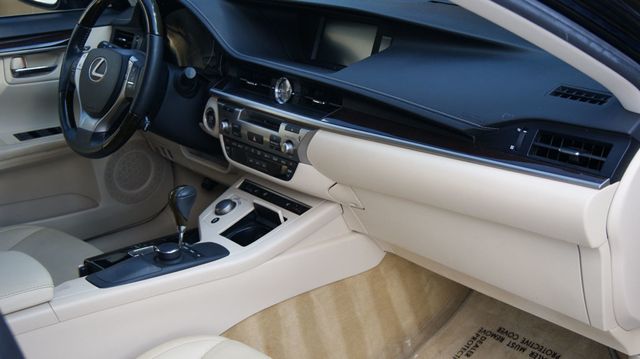 2013 Lexus ES 350 JUST SERVICED, VERY CLEAN INSIDE AND OUT  - 22886708 - 27
