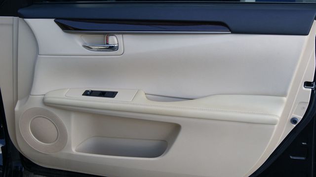 2013 Lexus ES 350 JUST SERVICED, VERY CLEAN INSIDE AND OUT  - 22886708 - 28