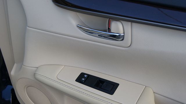 2013 Lexus ES 350 JUST SERVICED, VERY CLEAN INSIDE AND OUT  - 22886708 - 29