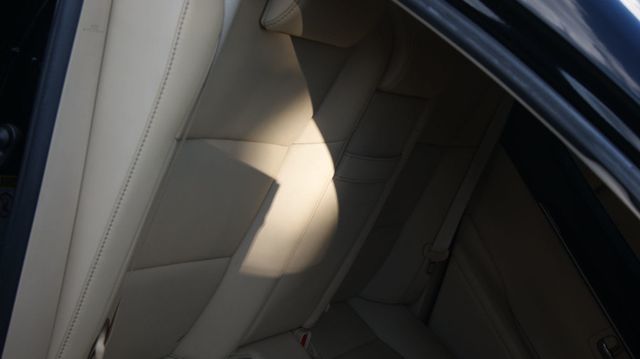 2013 Lexus ES 350 JUST SERVICED, VERY CLEAN INSIDE AND OUT  - 22886708 - 32