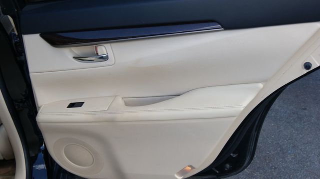 2013 Lexus ES 350 JUST SERVICED, VERY CLEAN INSIDE AND OUT  - 22886708 - 34