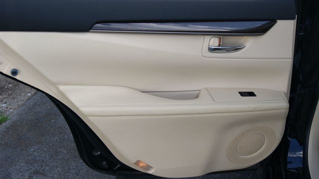 2013 Lexus ES 350 JUST SERVICED, VERY CLEAN INSIDE AND OUT  - 22886708 - 40