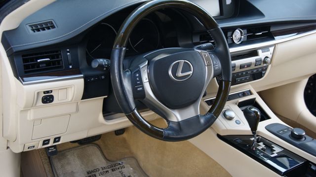 2013 Lexus ES 350 JUST SERVICED, VERY CLEAN INSIDE AND OUT  - 22886708 - 45