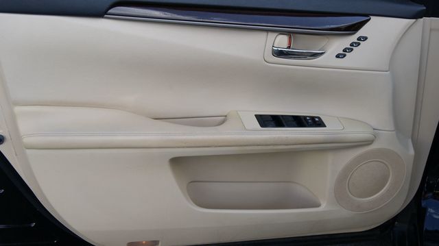 2013 Lexus ES 350 JUST SERVICED, VERY CLEAN INSIDE AND OUT  - 22886708 - 46