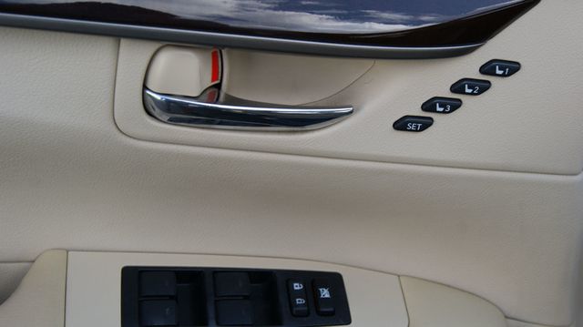 2013 Lexus ES 350 JUST SERVICED, VERY CLEAN INSIDE AND OUT  - 22886708 - 47