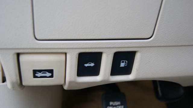 2013 Lexus ES 350 JUST SERVICED, VERY CLEAN INSIDE AND OUT  - 22886708 - 49