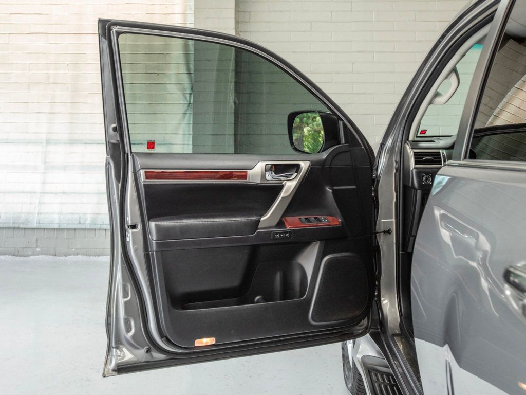 2013 Lexus GX 460 Base photo 24