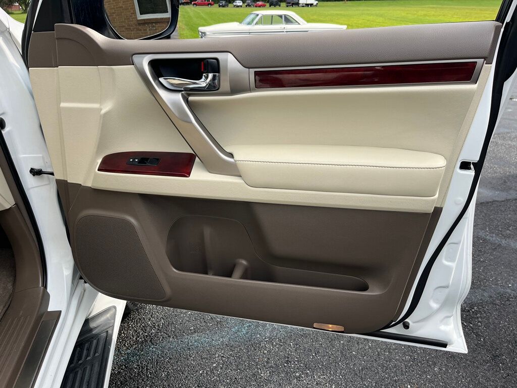 2013 Lexus GX 460 RUST FREE Fully Serviced and Detailed 100 Photos - 23041707 - 57