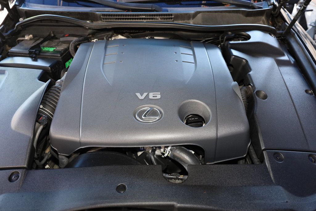 2013 Lexus IS 250 photo 19
