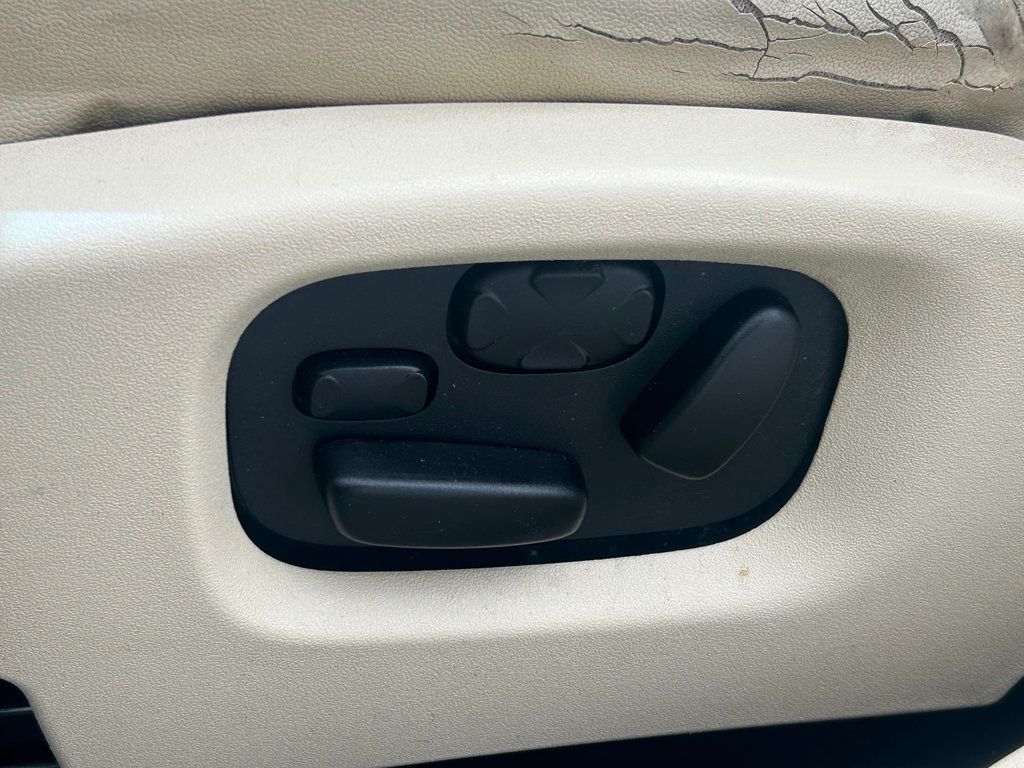 2013 Lincoln MKS 4dr Sedan 3.7L AWD - 22835103 - 18