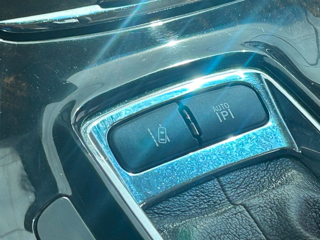 2013 Lincoln MKS 4dr Sedan 3.7L AWD - 22835103 - 31