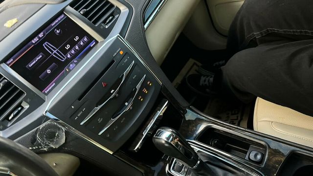 2013 Lincoln MKS 4dr Sedan 3.7L FWD - 22818459 - 10