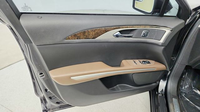 2013 Lincoln MKZ 4dr Sedan AWD with Power Moonroof, Equipment 101A & 19'' Wheels - 22951244 - 10