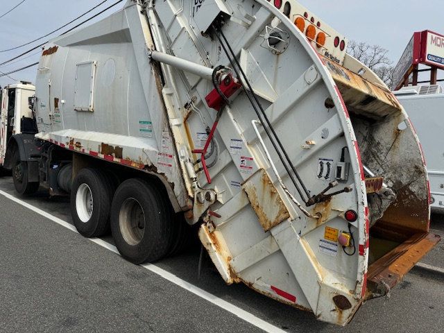 2013 Mack LEU613 REAR LOADER 25 YARD SINGLE HOPPER TANDEM AXLE - 22389207 - 1