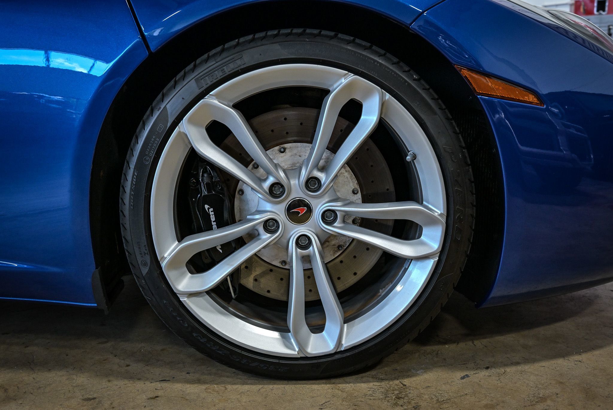 2013 Mclaren MP4-12C photo 17