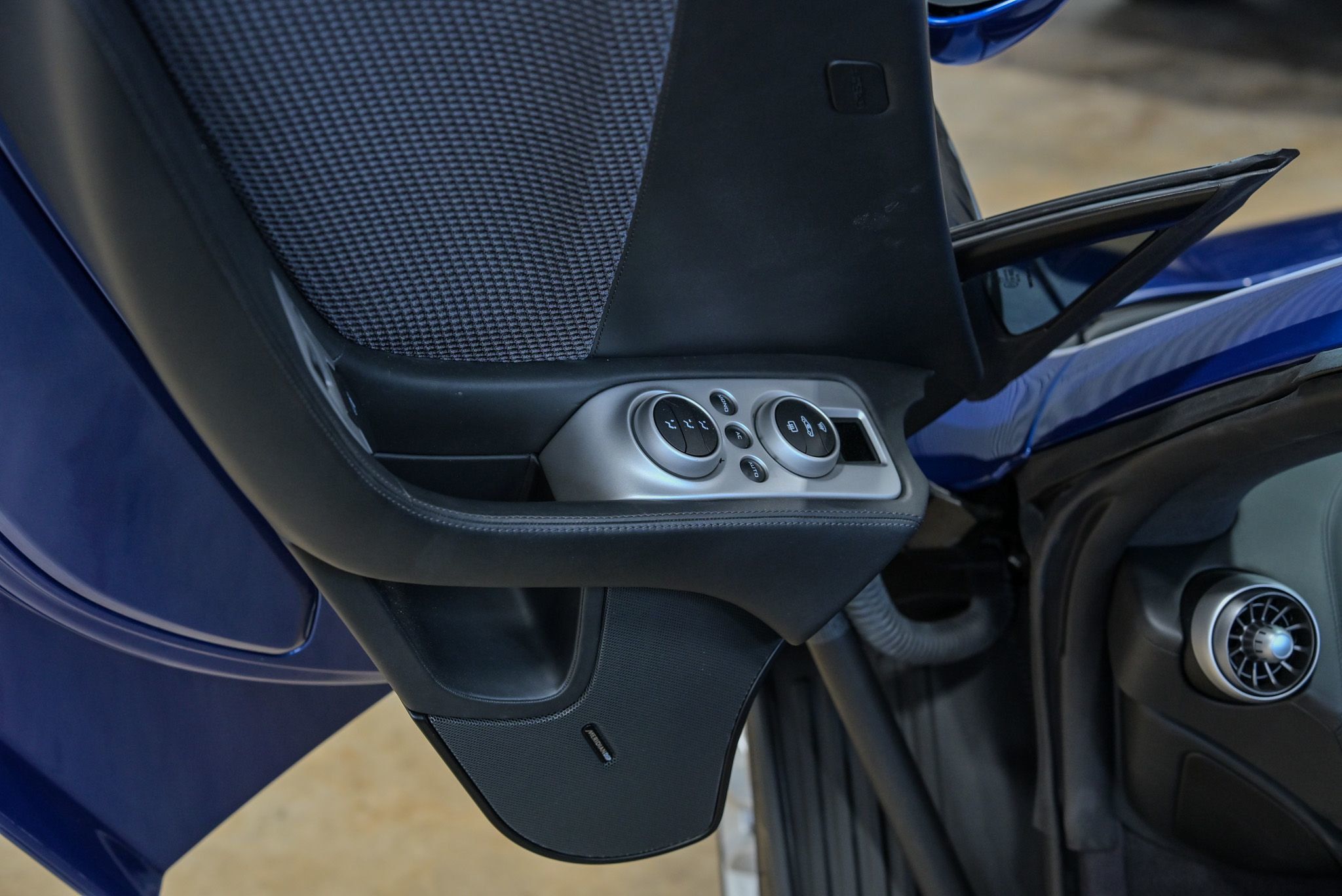 2013 Mclaren MP4-12C photo 21