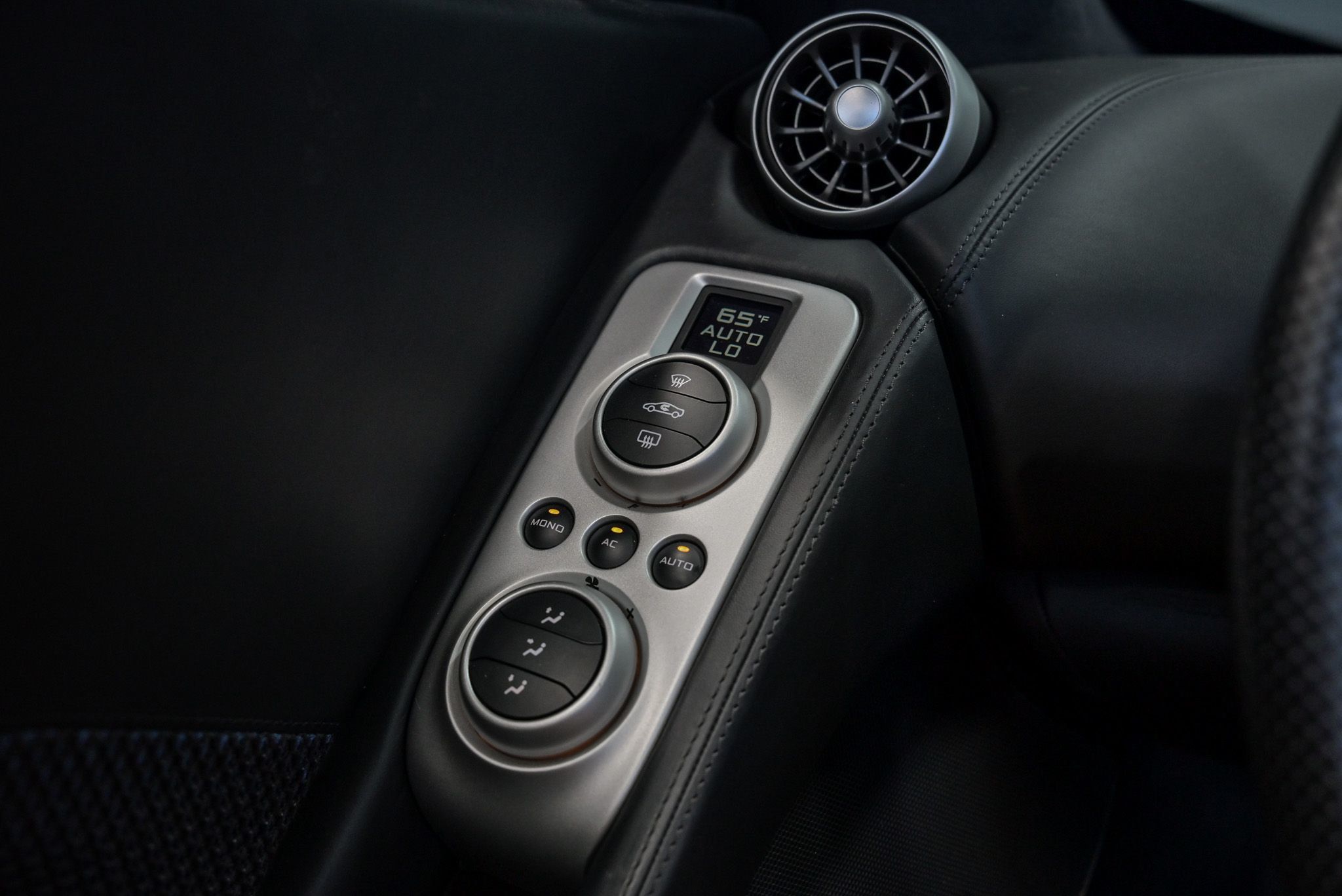 2013 Mclaren MP4-12C photo 32