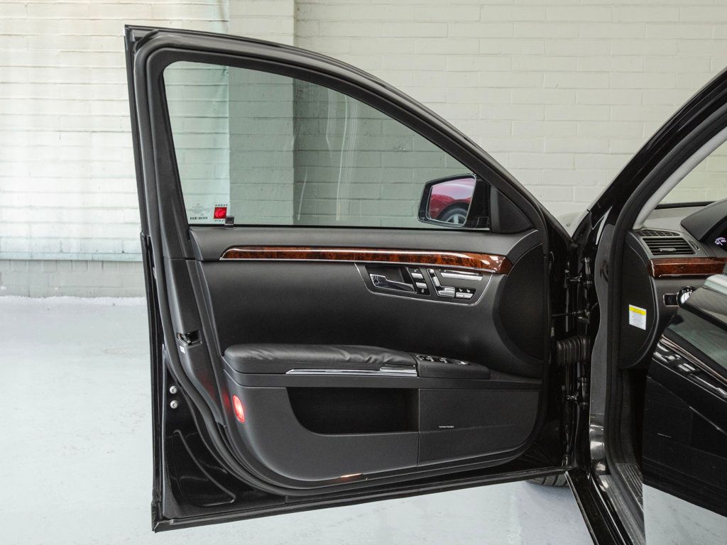 2013 Mercedes Benz S 550 4MATIC photo 29