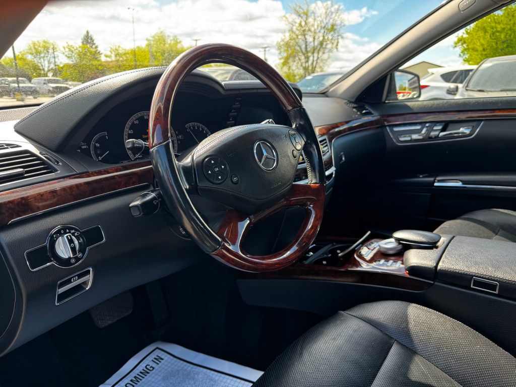 2013 Mercedes-Benz S-Class 4dr Sedan S 550 4MATIC - 23026651 - 9