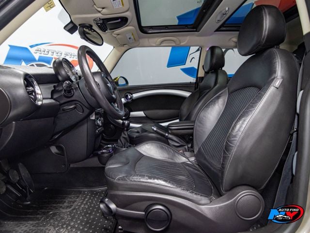 2013 MINI Cooper Hardtop 2 Door CLEAN CARFAX, 6-SPD MANUAL, PAN SUNROOF, NAVI, HARMAN KARDON - 22973557 - 14