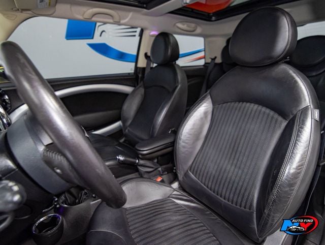 2013 MINI Cooper Hardtop 2 Door CLEAN CARFAX, 6-SPD MANUAL, PAN SUNROOF, NAVI, HARMAN KARDON - 22973557 - 15