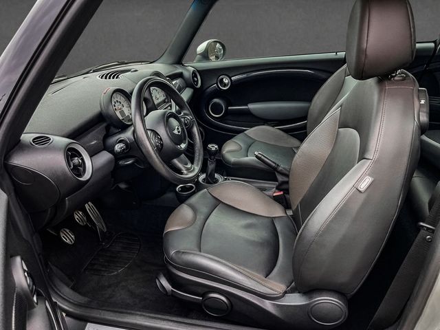 2013 MINI Cooper S Clubman CLEAN CARFAX, 6-SPD MANUAL, PAN SUNROOF, NAVI, HEATED SEATS  - 23003379 - 5