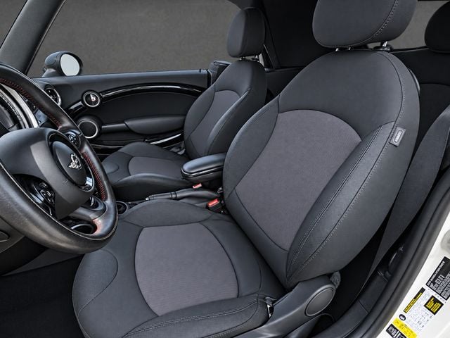 2013 MINI Cooper S Convertible CLEAN CARFAX, CONVERTIBLE, JCW INTERIOR, HEATED SPORT SEATS - 23095334 - 4