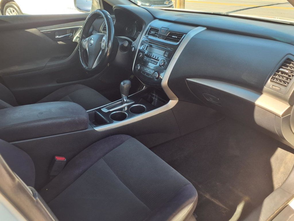 Nissan Altima photo 16