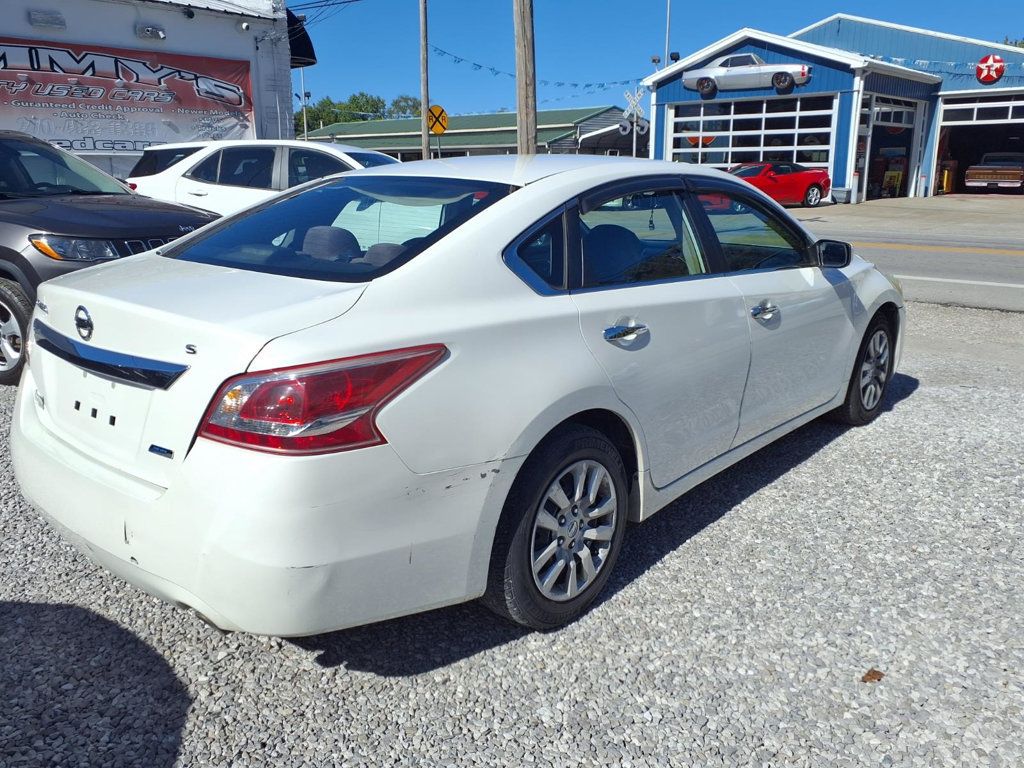 Nissan Altima photo 3