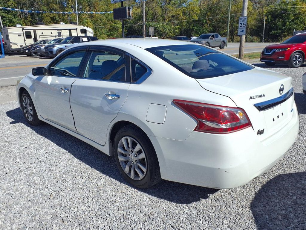 Nissan Altima photo 4