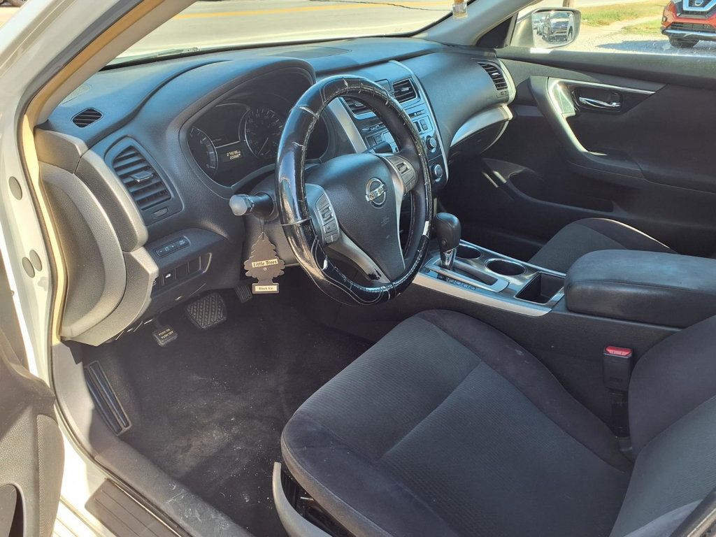 Nissan Altima photo 5