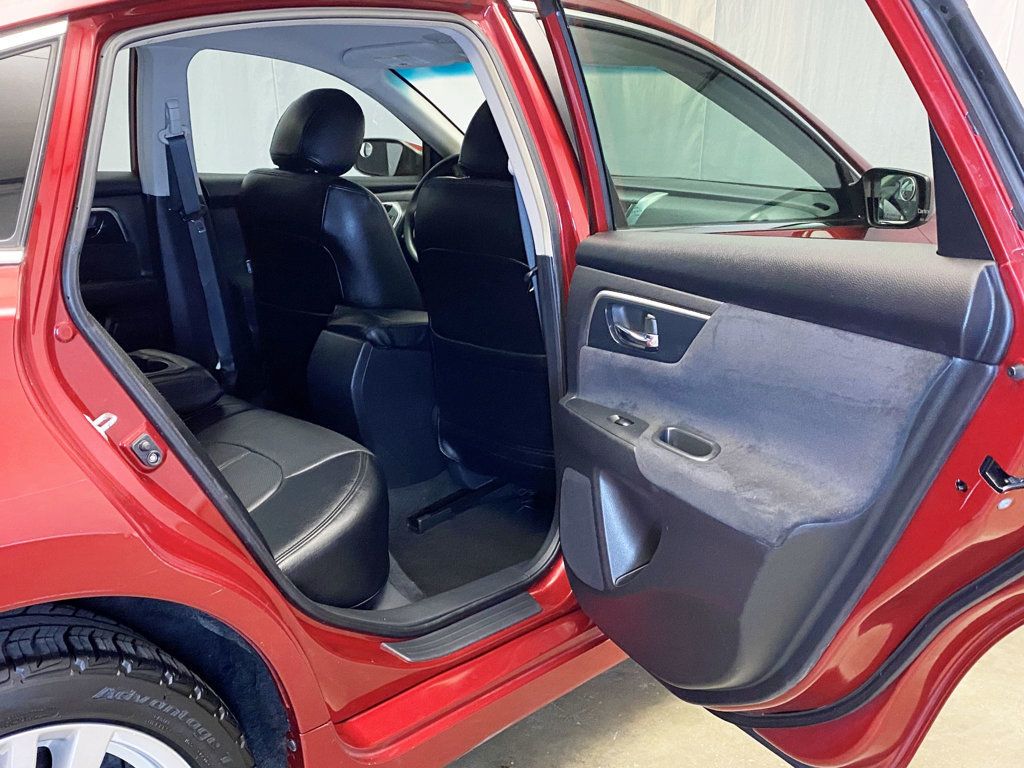 2013 Nissan Altima 4dr Sedan V6 3.5 S - 22934074 - 37