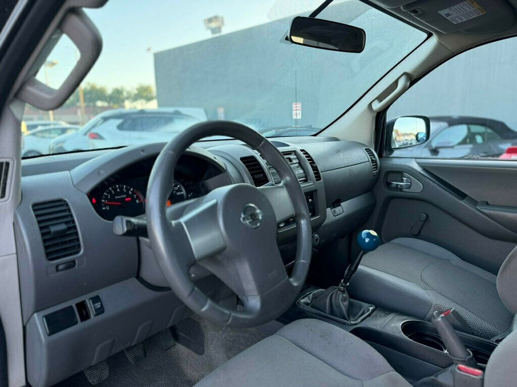 2013 Nissan Frontier photo 9