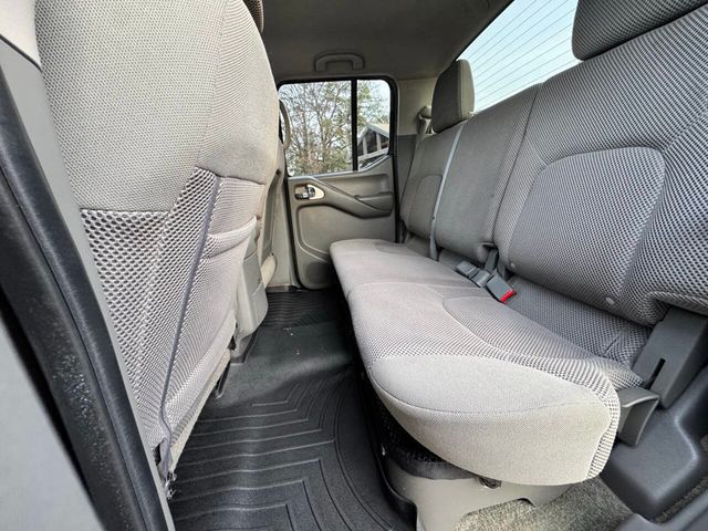 2013 Nissan Frontier 2WD Crew Cab SWB Automatic SV - 22954970 - 11