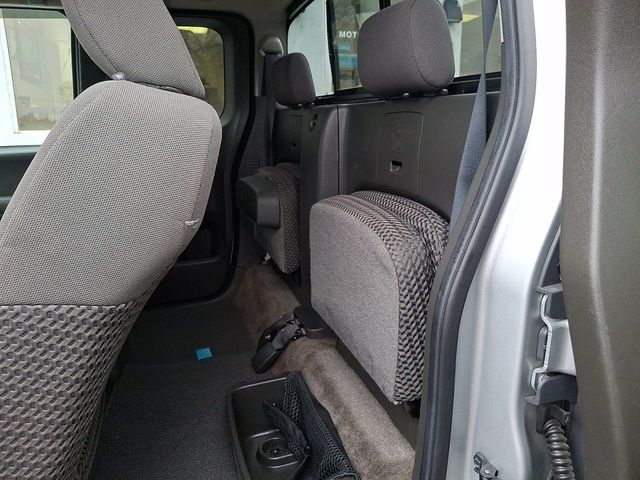 2013 Nissan Frontier 4WD King Cab Automatic SV - 22983407 - 9