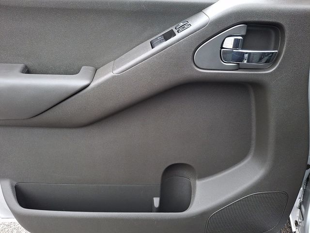 2013 Nissan Frontier 4WD King Cab Automatic SV - 22983407 - 11