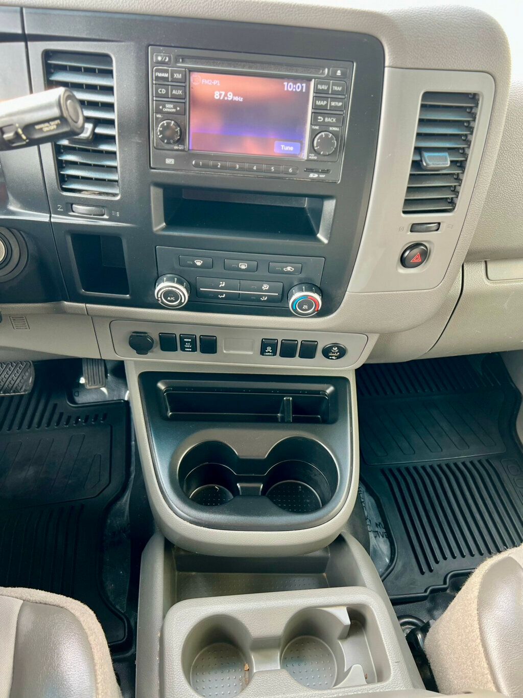 2013 Nissan NV 2500 sv - 22954304 - 19