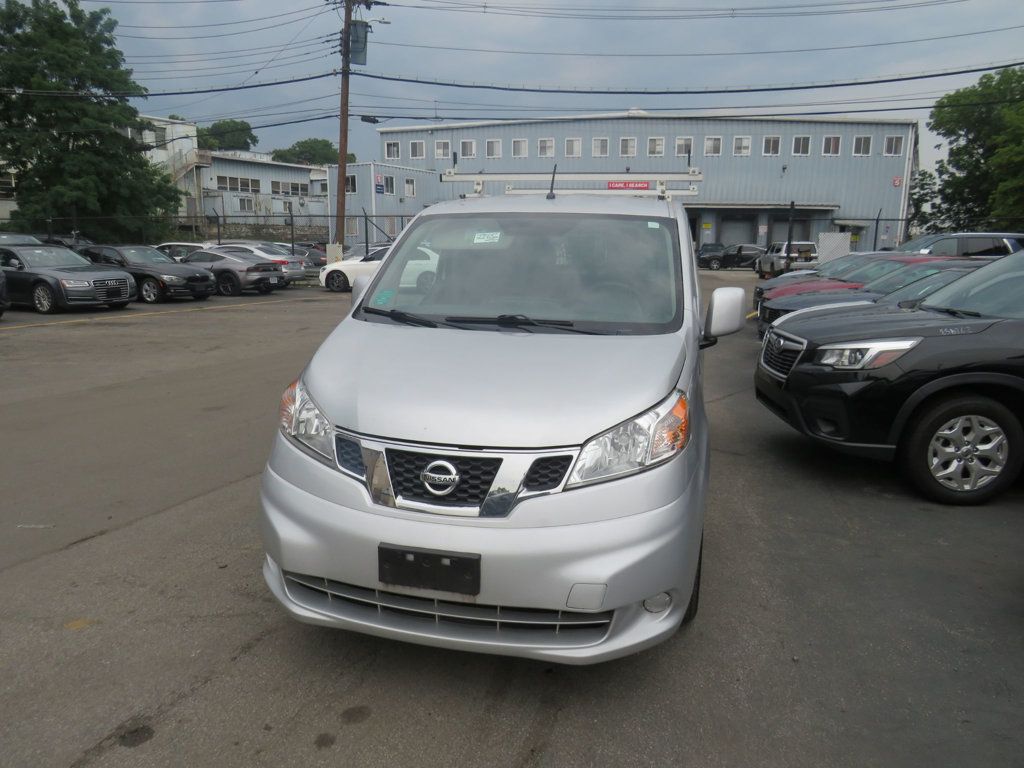 Nissan NV200 photo 2