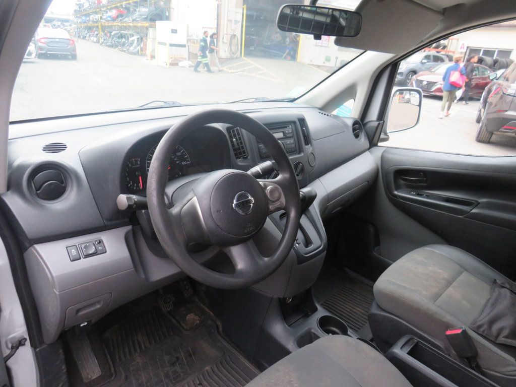 Nissan NV200 photo 8
