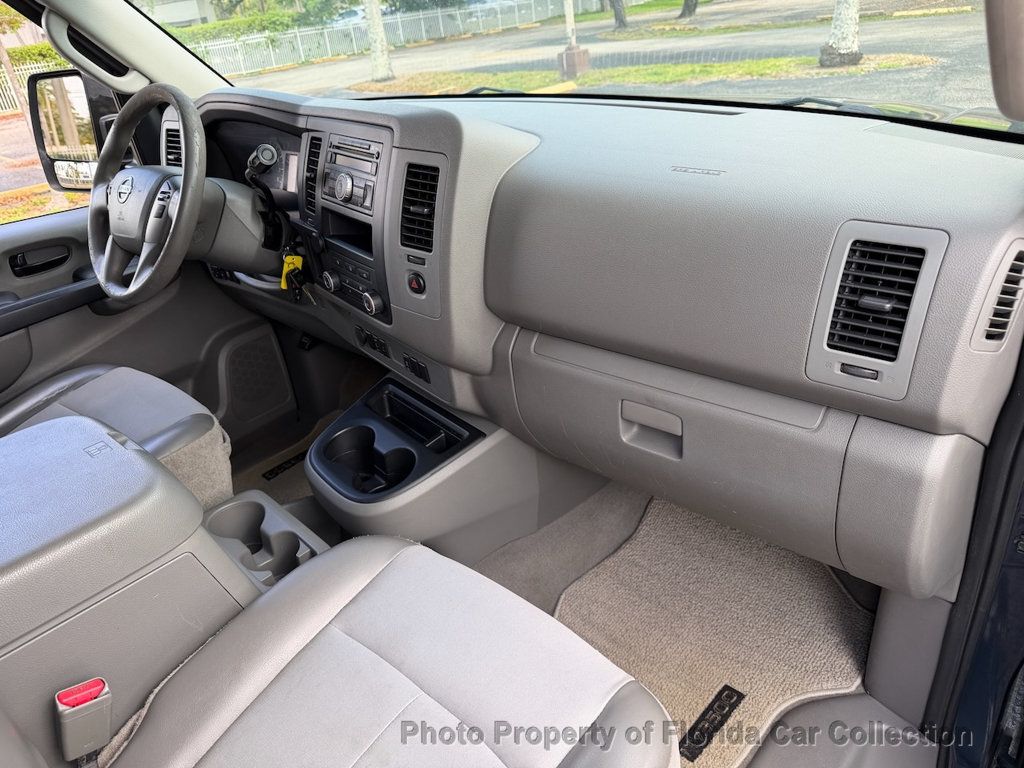 2013 Nissan NV3500 HD Passenger SV 12-Passenger Van 5.6L V8   - 22989770 - 26