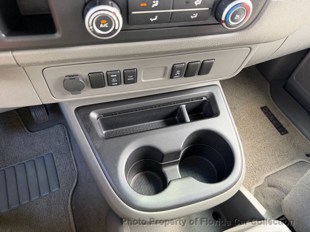 2013 Nissan NV3500 HD Passenger SV 12-Passenger Van 5.6L V8   - 22989770 - 41