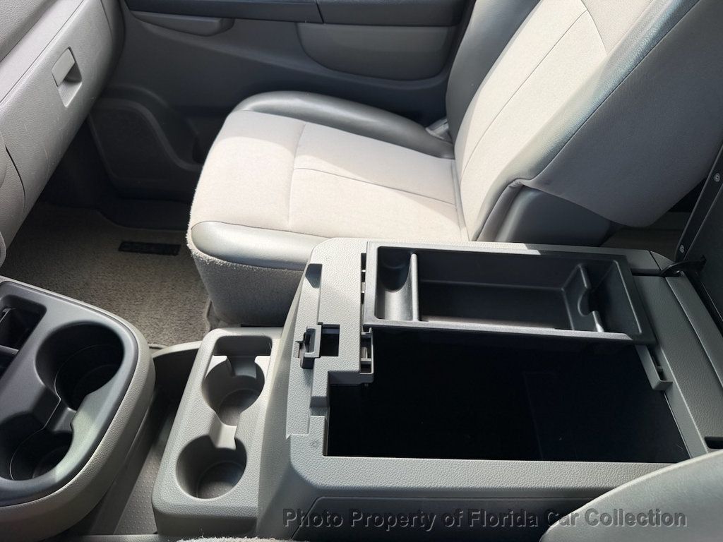 2013 Nissan NV3500 HD Passenger SV 12-Passenger Van 5.6L V8   - 22989770 - 42