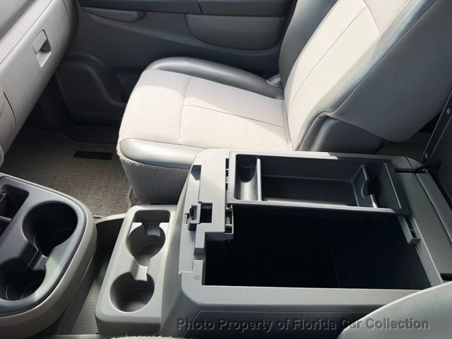 2013 Nissan NV3500 HD Passenger SV 12-Passenger Van 5.6L V8   - 22989770 - 42