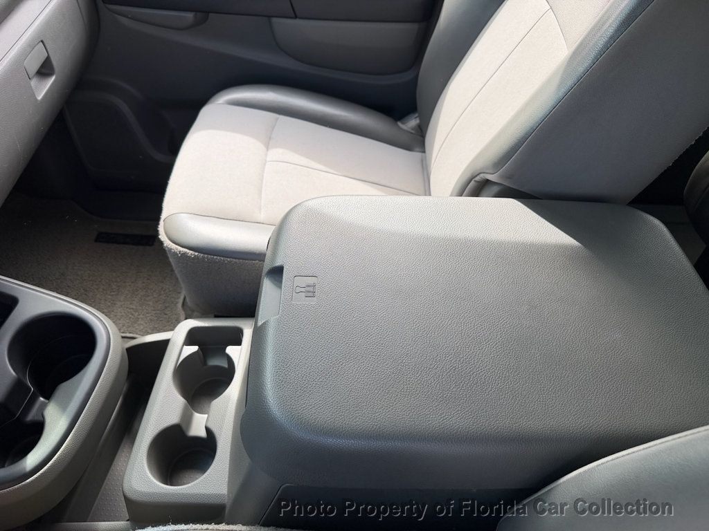 2013 Nissan NV3500 HD Passenger SV 12-Passenger Van 5.6L V8   - 22989770 - 44