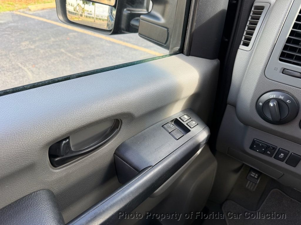 2013 Nissan NV3500 HD Passenger SV 12-Passenger Van 5.6L V8   - 22989770 - 48