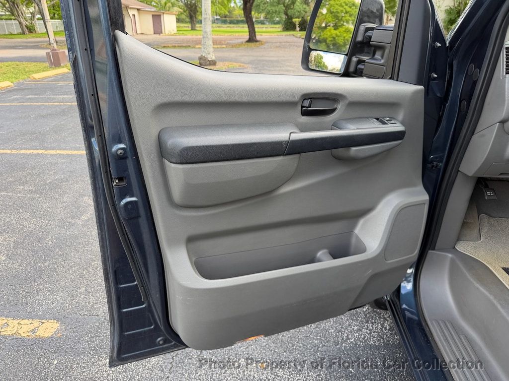 2013 Nissan NV3500 HD Passenger SV 12-Passenger Van 5.6L V8   - 22989770 - 54